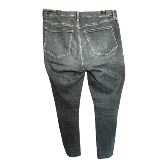 EUC Old Navy rockstar super skinny high rise distressed jeans – size 14 - Picture 6 of 8